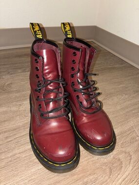 Doc Martens 1460 Cherry Red Smooth Leather 8-Eye Boot – Women’s US 8 / EU 39
